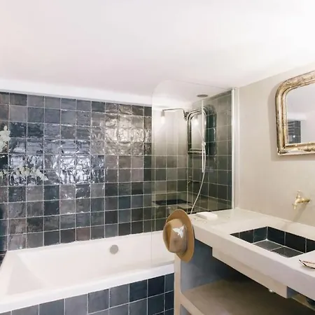 Duplex Coeur Des Halles! Belle Terrasse Et Parking بياريتز